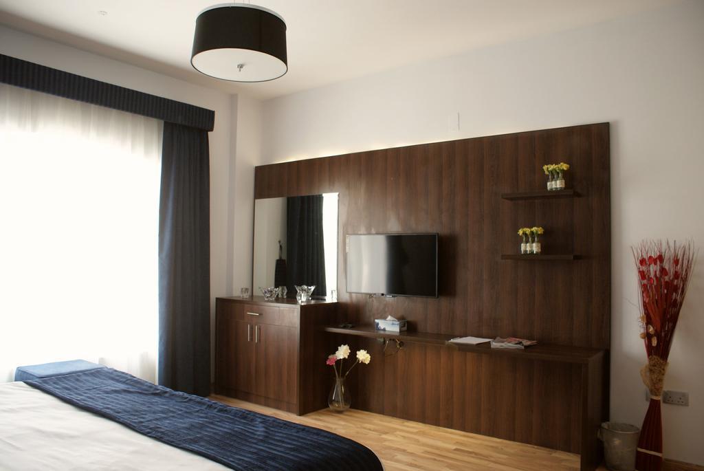 Weekend Hotel & Apartments Muscat Phòng bức ảnh