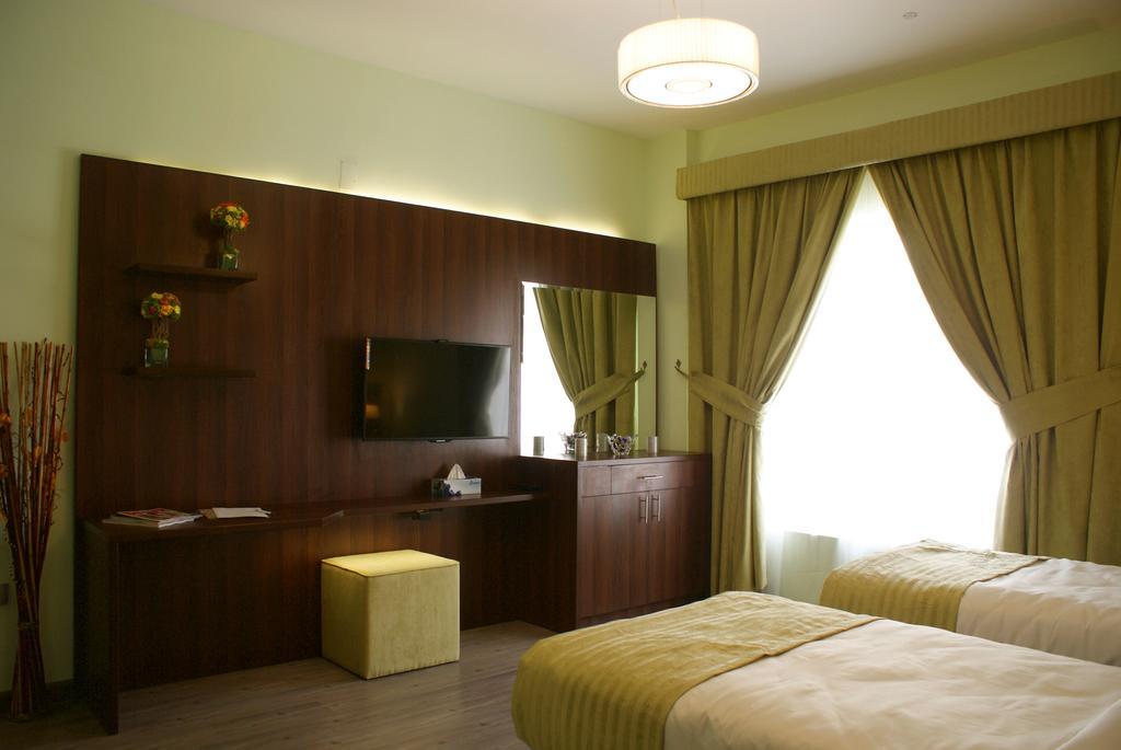 Weekend Hotel & Apartments Muscat Phòng bức ảnh