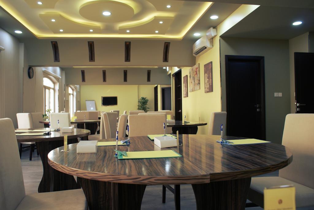 Weekend Hotel & Apartments Muscat Ngoại thất bức ảnh
