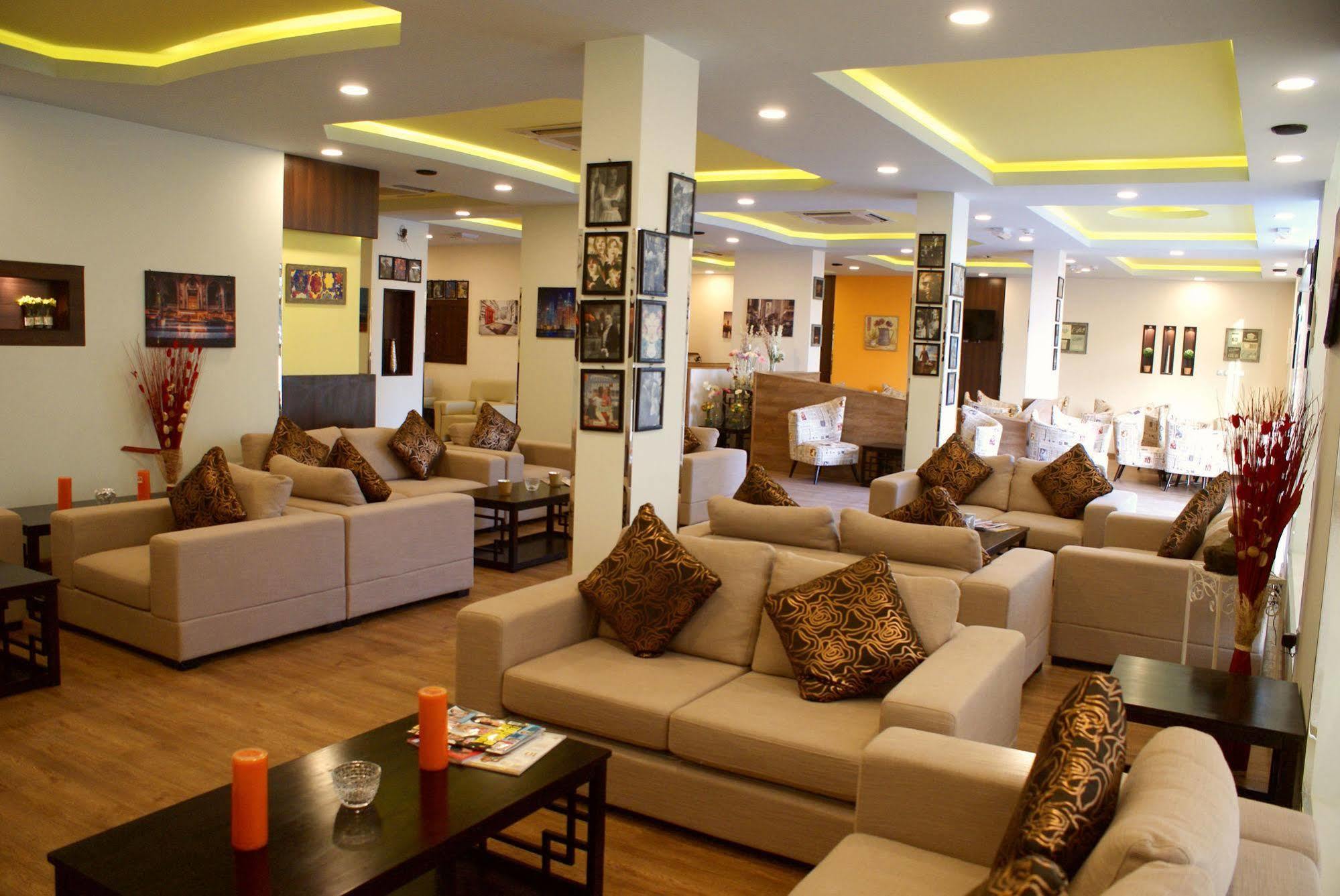 Weekend Hotel & Apartments Muscat Ngoại thất bức ảnh