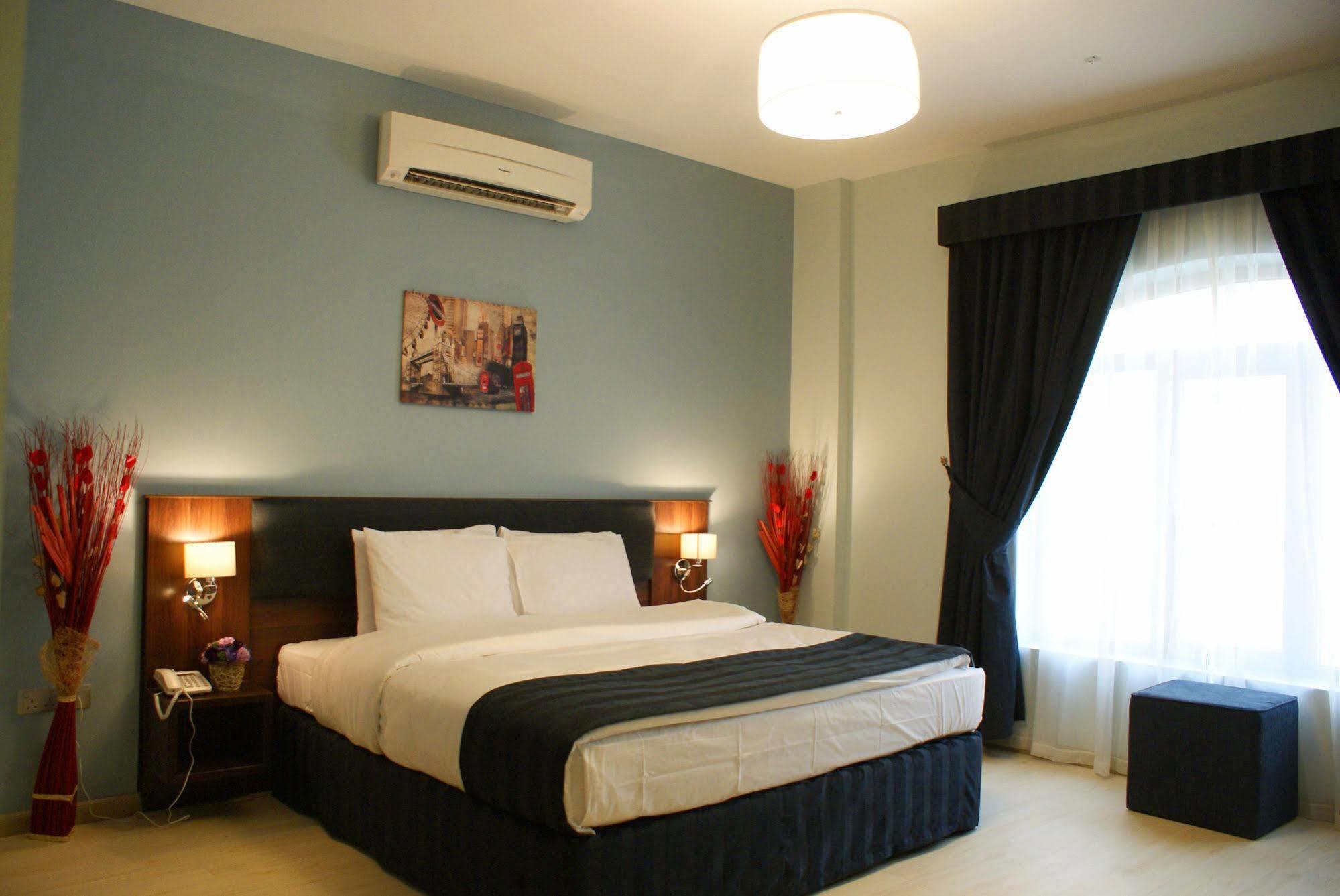 Weekend Hotel & Apartments Muscat Ngoại thất bức ảnh