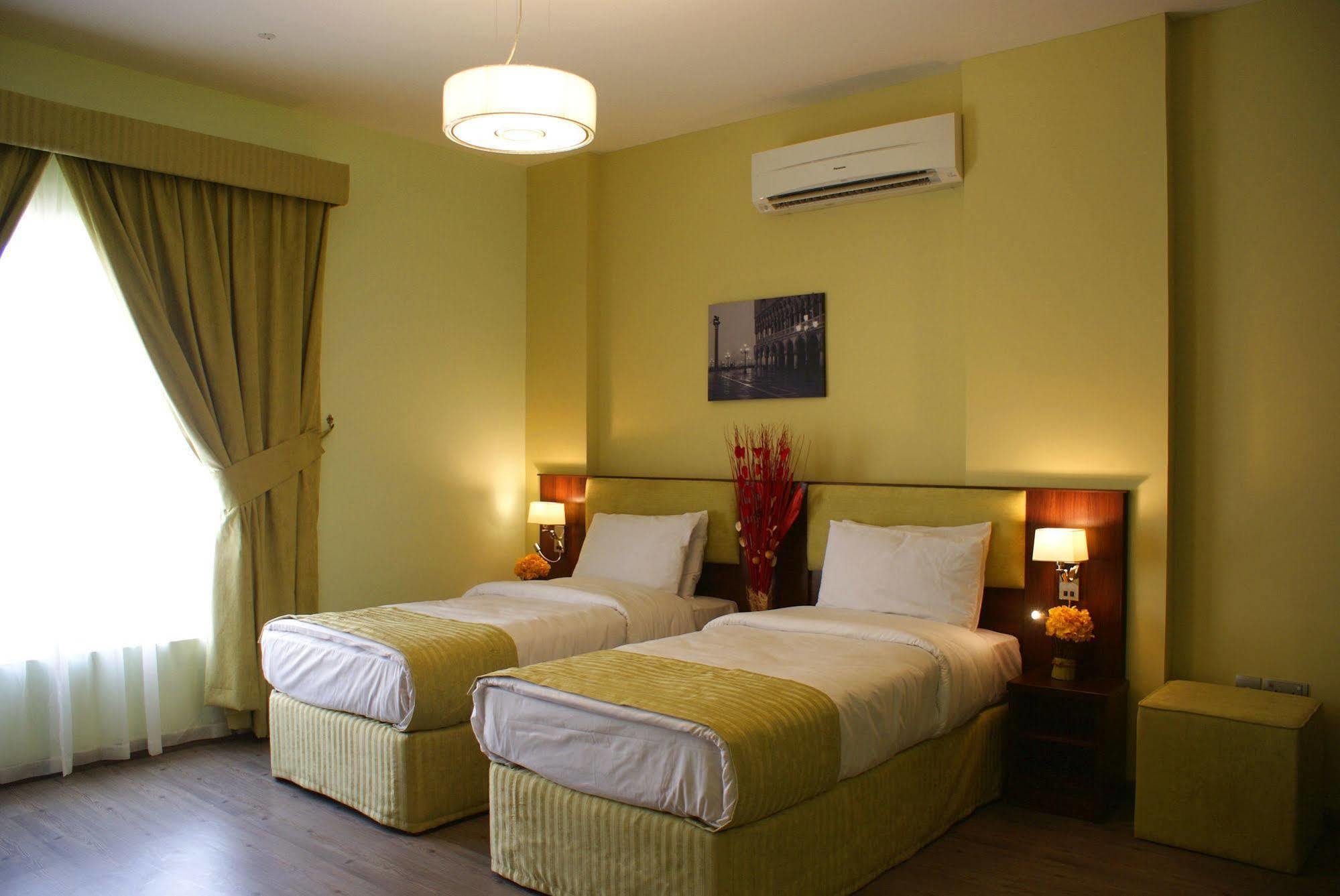 Weekend Hotel & Apartments Muscat Ngoại thất bức ảnh