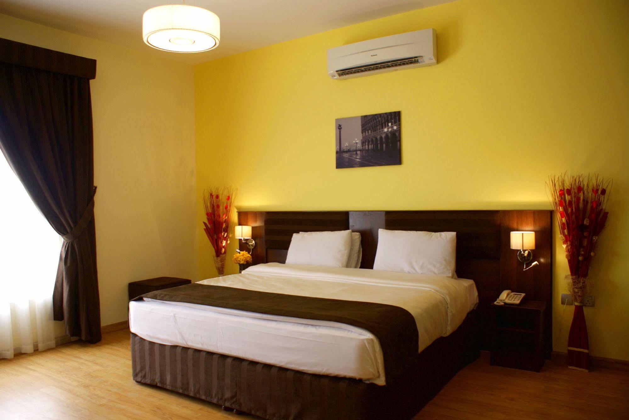 Weekend Hotel & Apartments Muscat Ngoại thất bức ảnh
