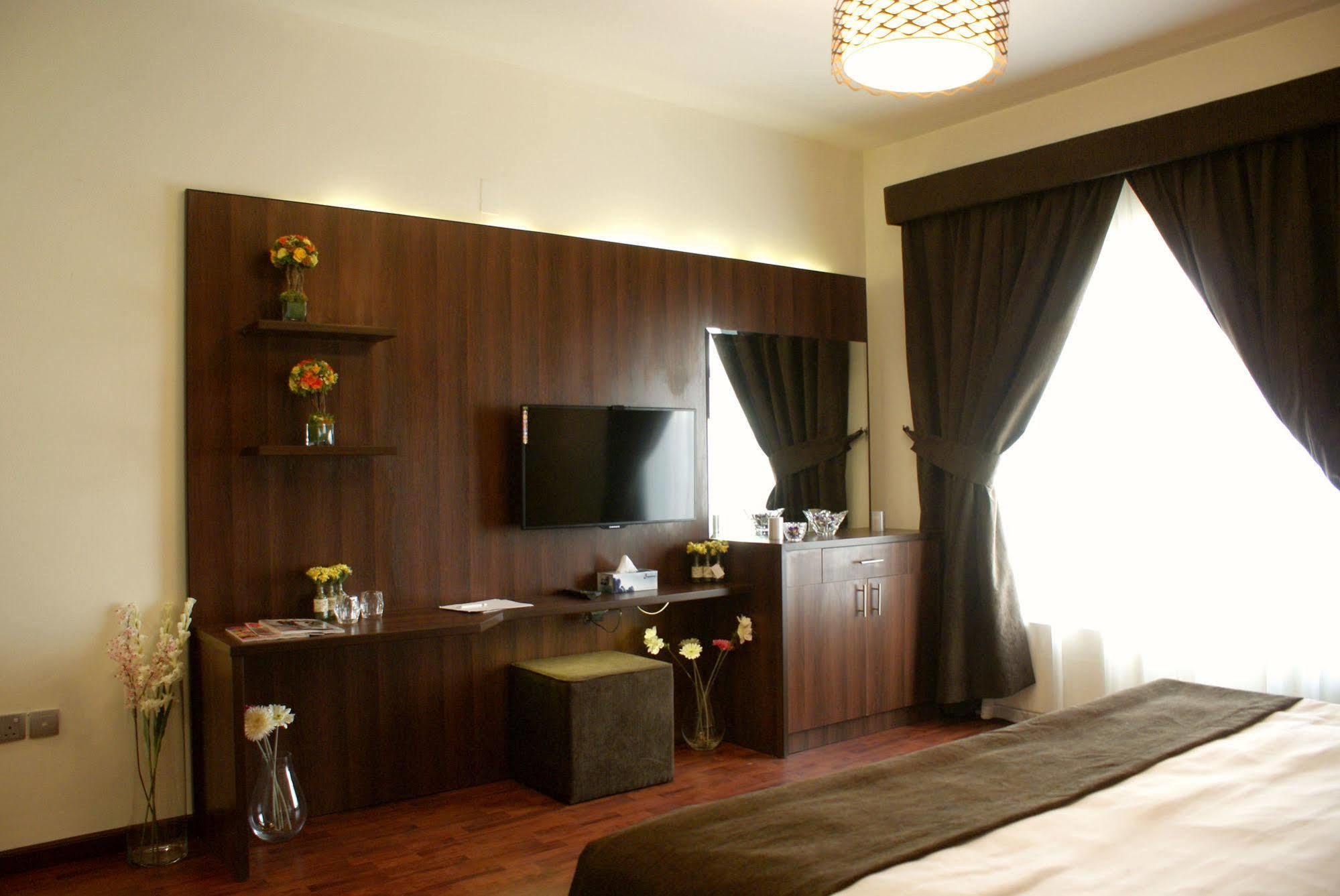 Weekend Hotel & Apartments Muscat Ngoại thất bức ảnh