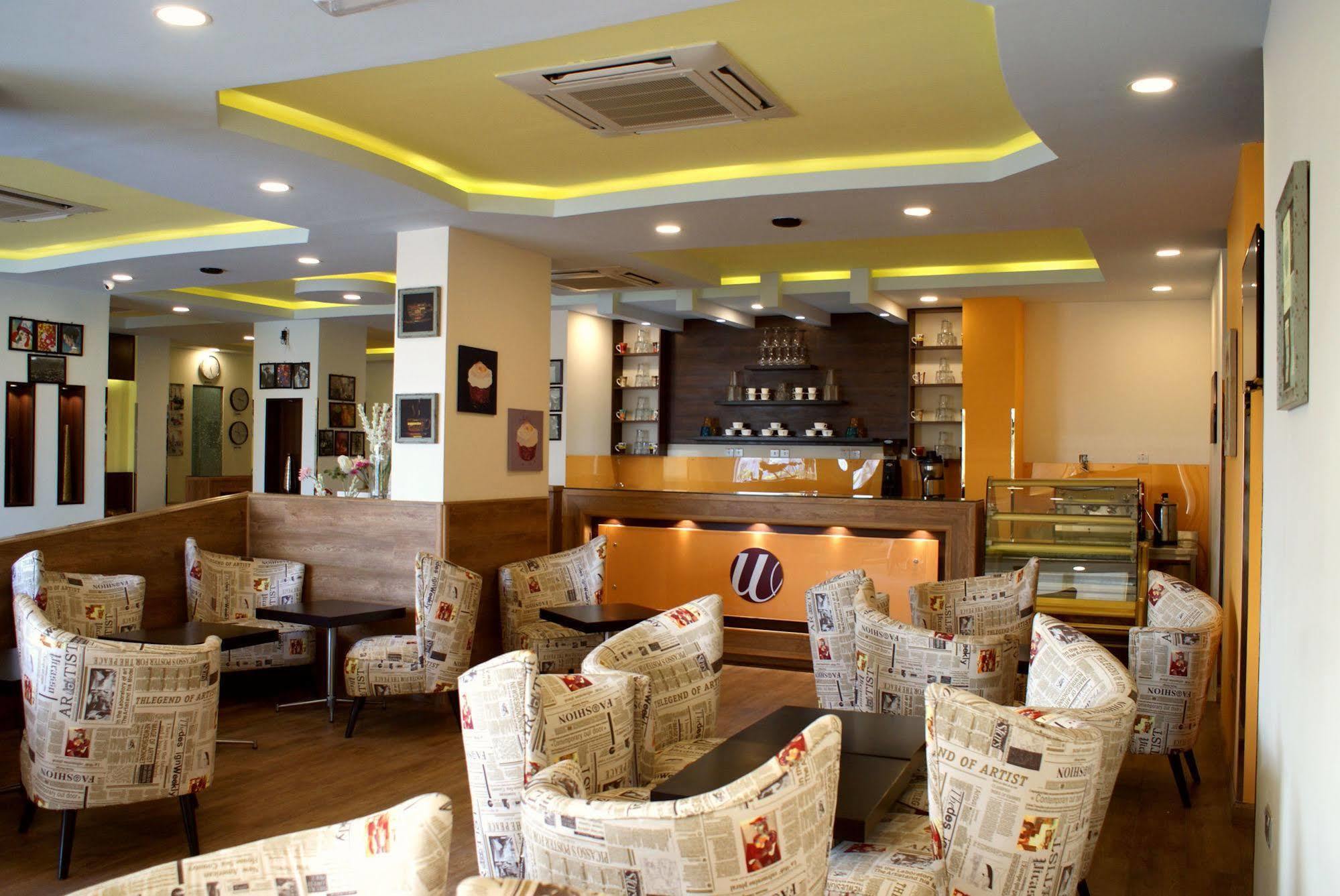 Weekend Hotel & Apartments Muscat Ngoại thất bức ảnh