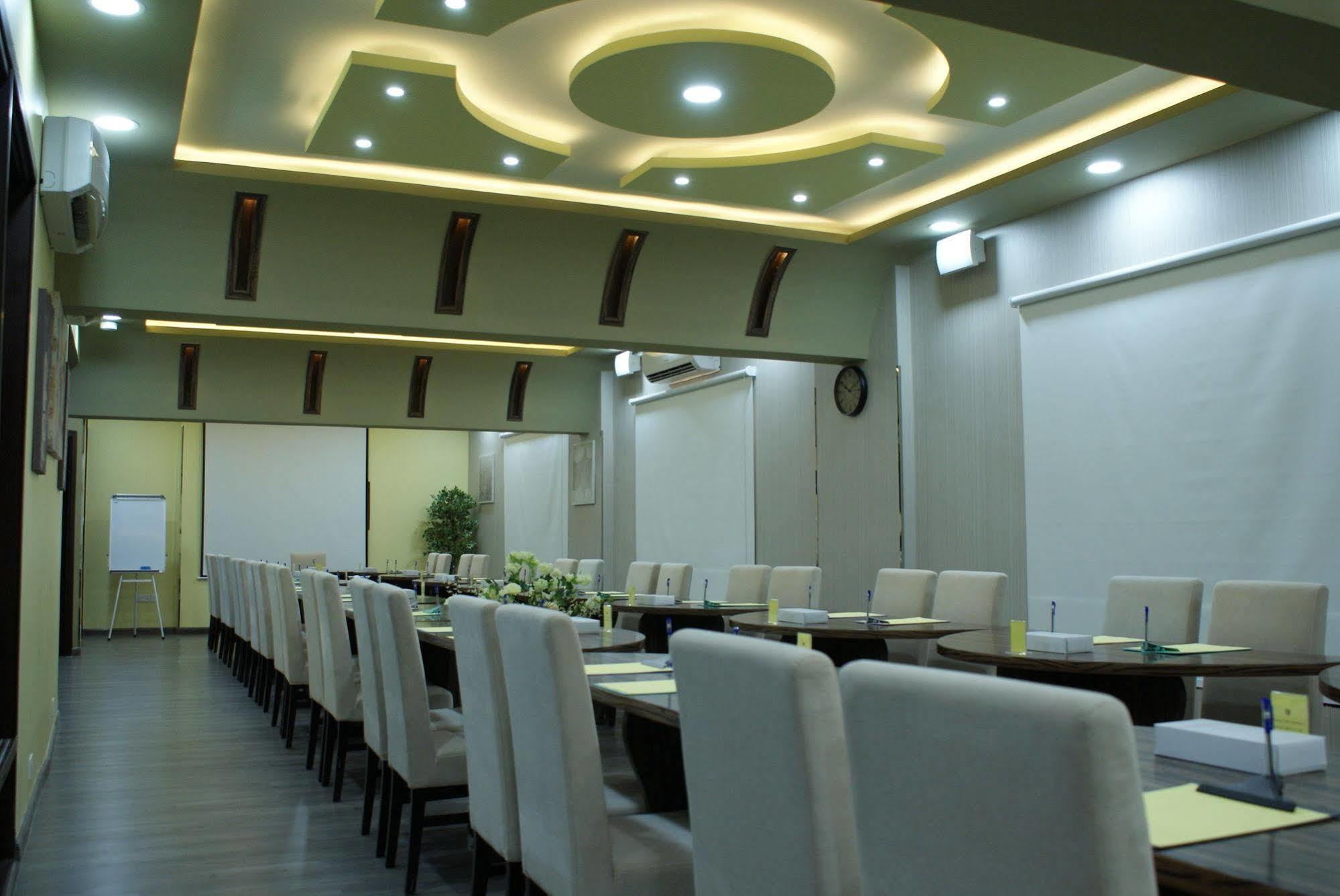 Weekend Hotel & Apartments Muscat Ngoại thất bức ảnh