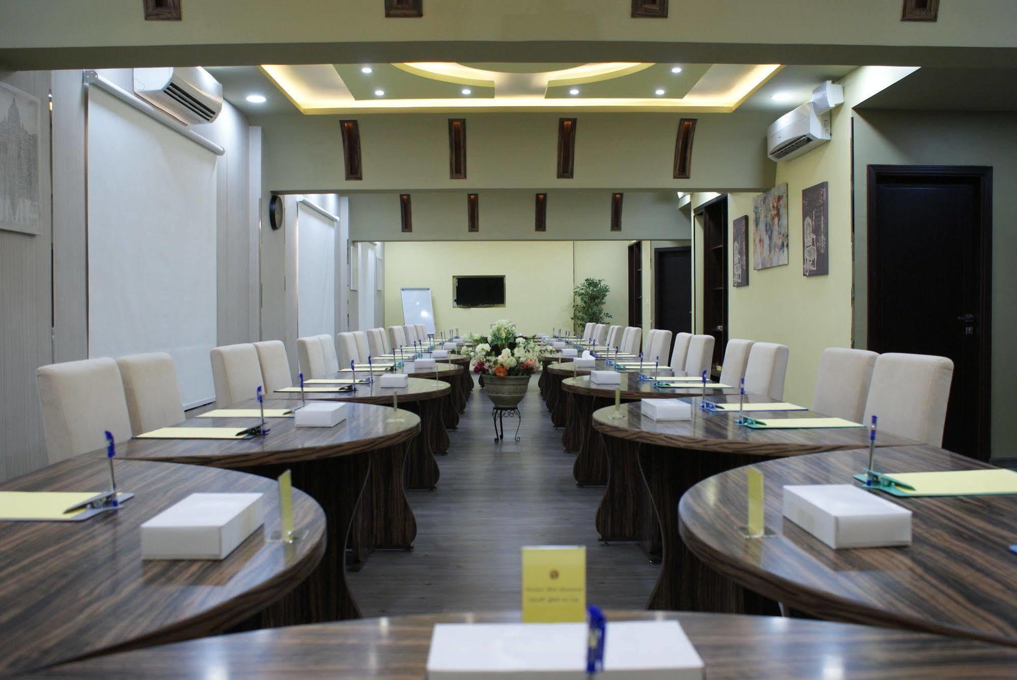 Weekend Hotel & Apartments Muscat Ngoại thất bức ảnh